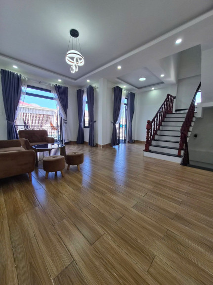 Bán Nhà Phân Quyền Lữ Gia Phường 9 Đà Lạt 120m² – 5 Phòng Ngủ, Sân Đậu Ô Tô