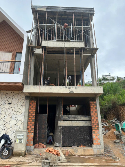Bán Nhà KQH An Sơn Đà Lạt – 1 Trệt 2 Lầu, 5 Phòng Ngủ, Hạ Tầng Bài Bản, Sổ Riêng